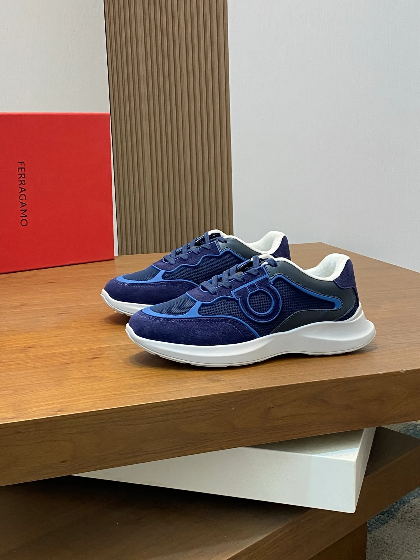 Men's men's shoes 💰700 [Ferragamo] Ferragamo - High-end quality original order - Upper: original cow suede leather with breathable mesh, brand logo sewn on the shoe body - Lining: brand canvas, foot pads; water-dyed cowhide - Outsole: rubber outsole - Super high quality control·Fine workmanship: Prominent (high-end·luxury·grade) Size: 38-44 (38 45, can be customized)